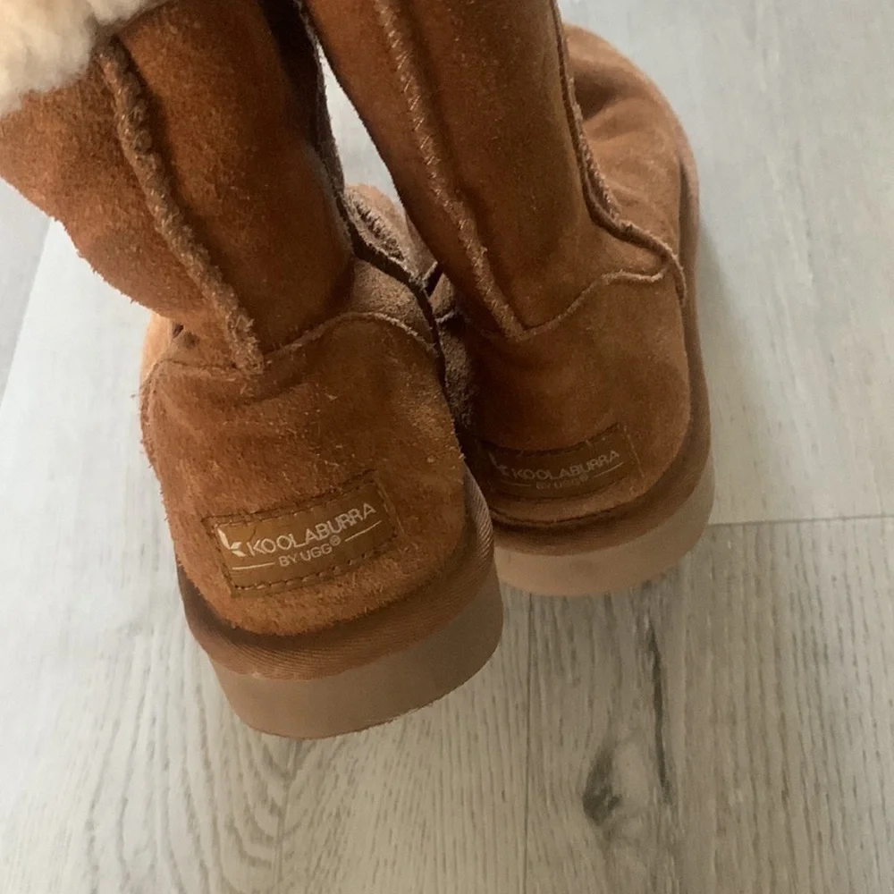 UGG KOOLABURRA Chestnut Suede Low‎ Boot Fur Lined size 6 tan camel fall winter